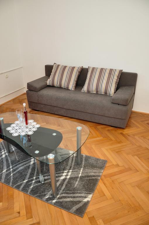 Apartament Rezo *